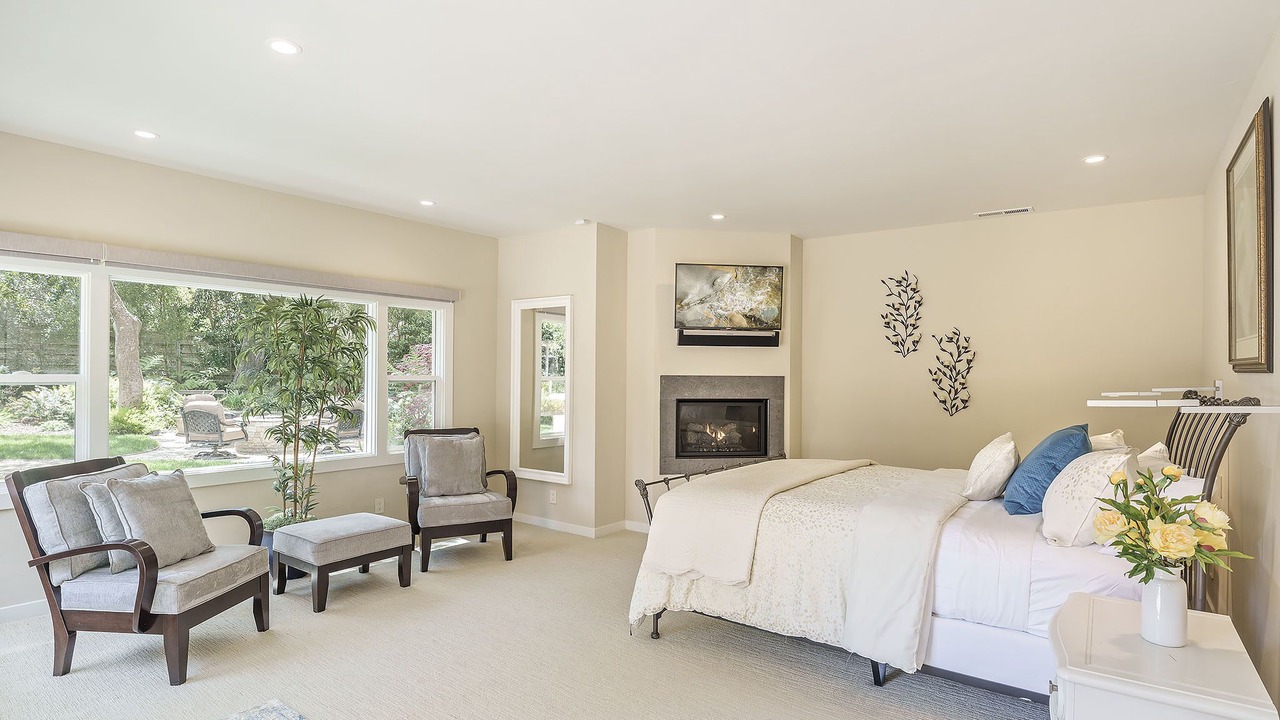 Photo of Livingroom in Del Monte Forest