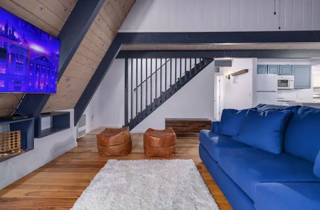 Photo of Livingroom in Lake Arrowhead