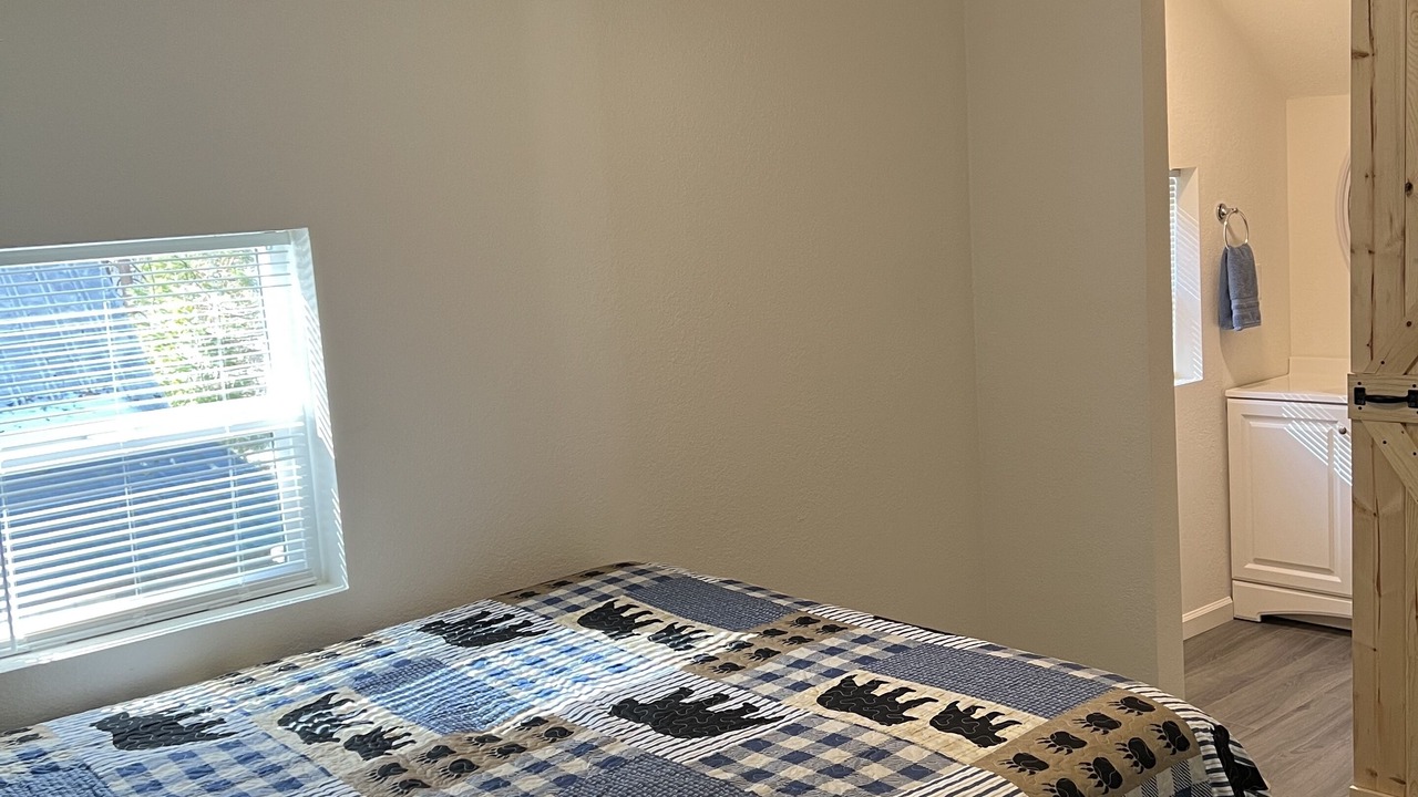 Photo of Bedroom in Shaver Lake