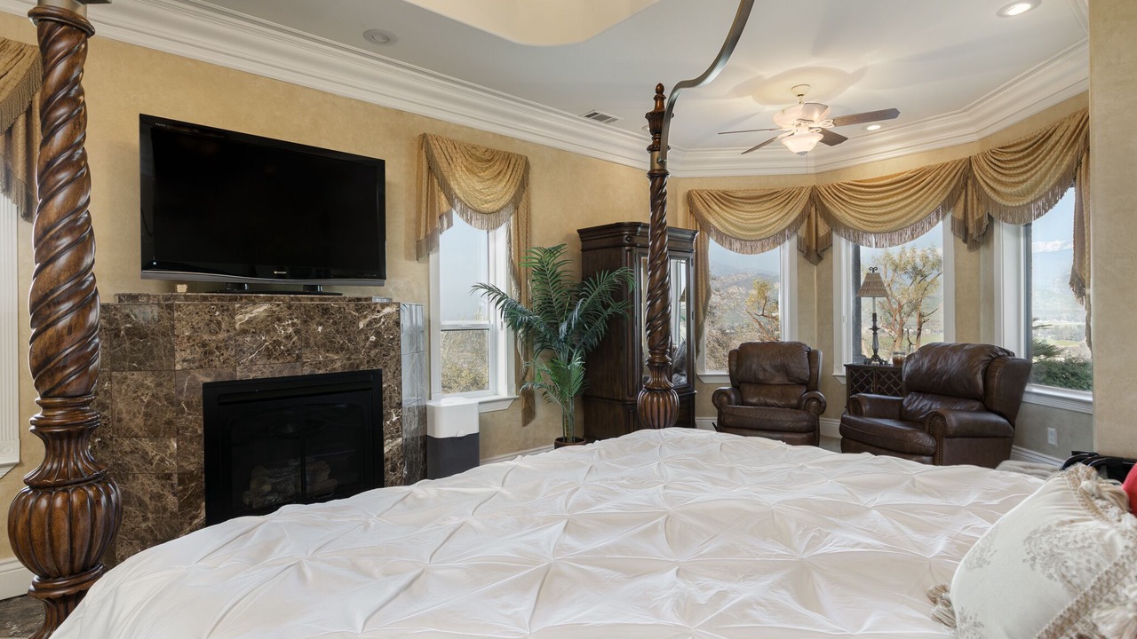 Photo of Livingroom in Springville