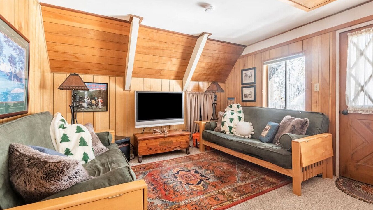 Photo of Livingroom in Serene Lakes