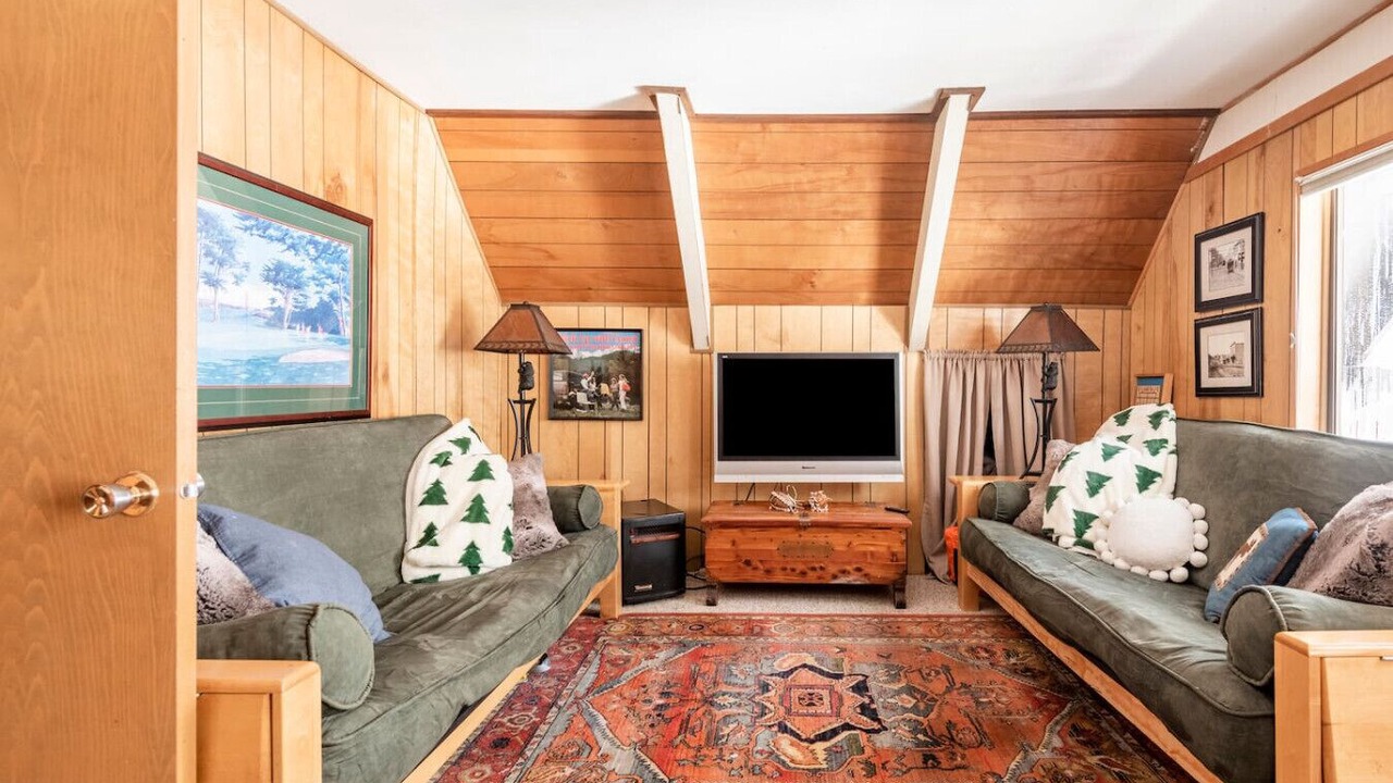 Photo of Livingroom in Serene Lakes
