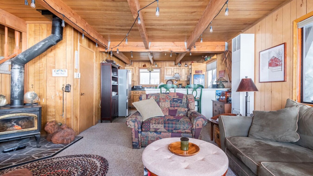 Photo of Livingroom in Serene Lakes