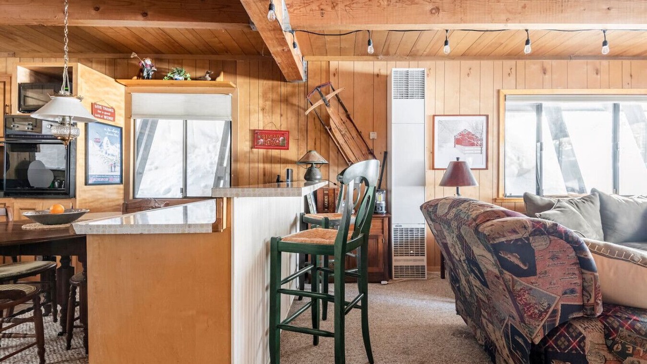 Photo of Livingroom in Serene Lakes