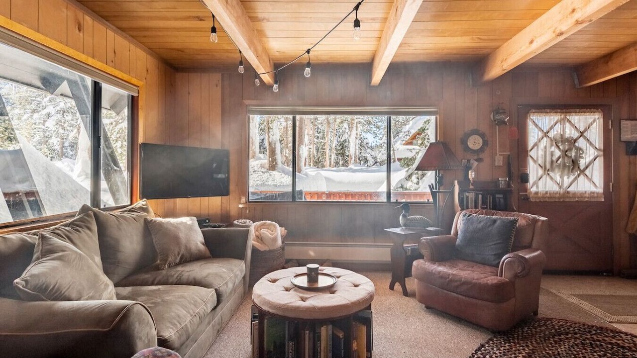 Photo of Livingroom in Serene Lakes