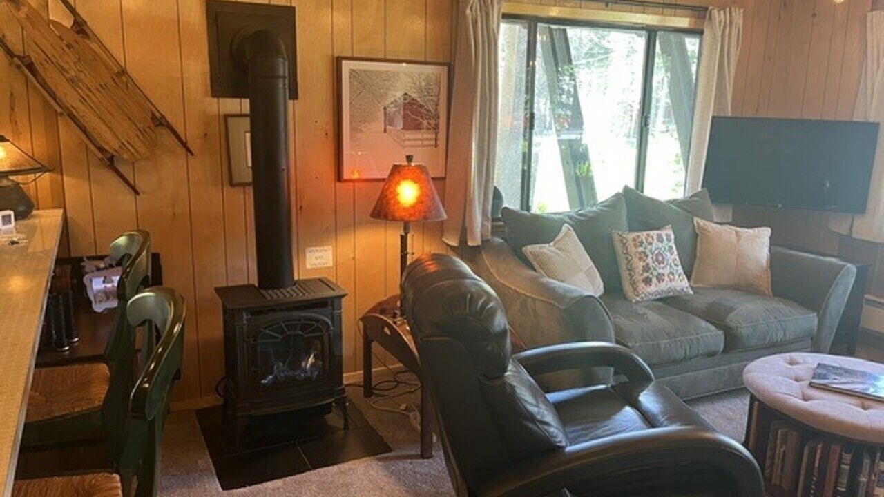 Photo of Livingroom in Serene Lakes
