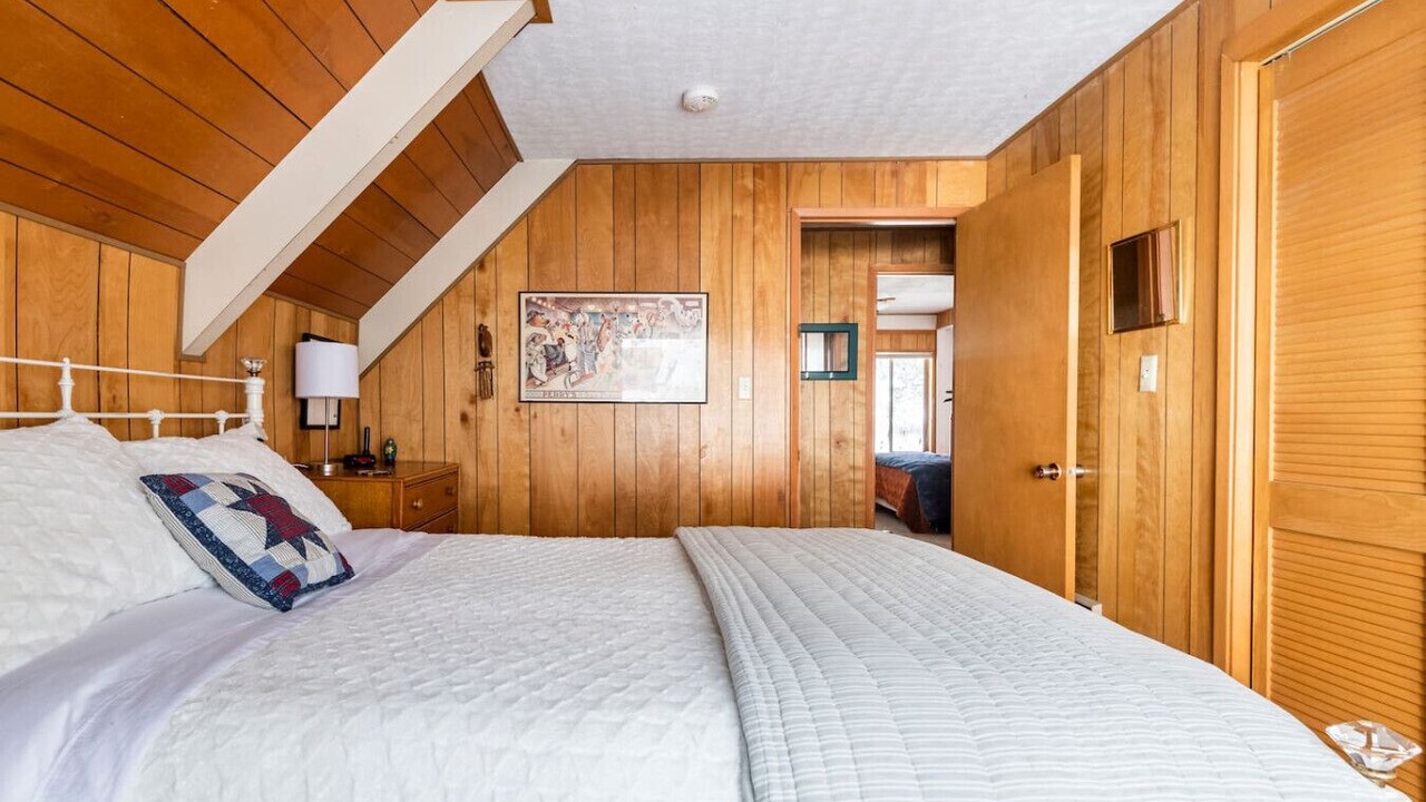 Photo of Bedroom in Serene Lakes