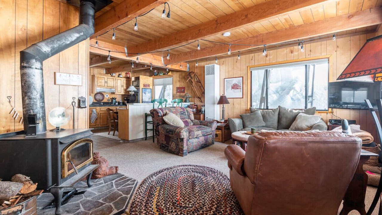 Photo of Livingroom in Serene Lakes
