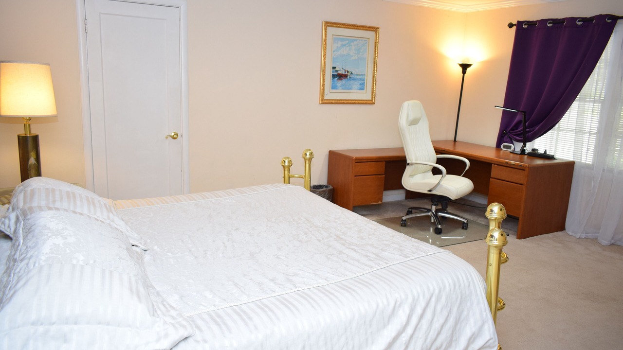 Photo of Bedroom in Saratoga