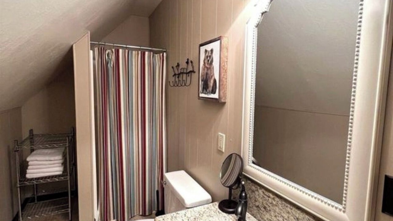 Photo of Bathroom in Long Barn