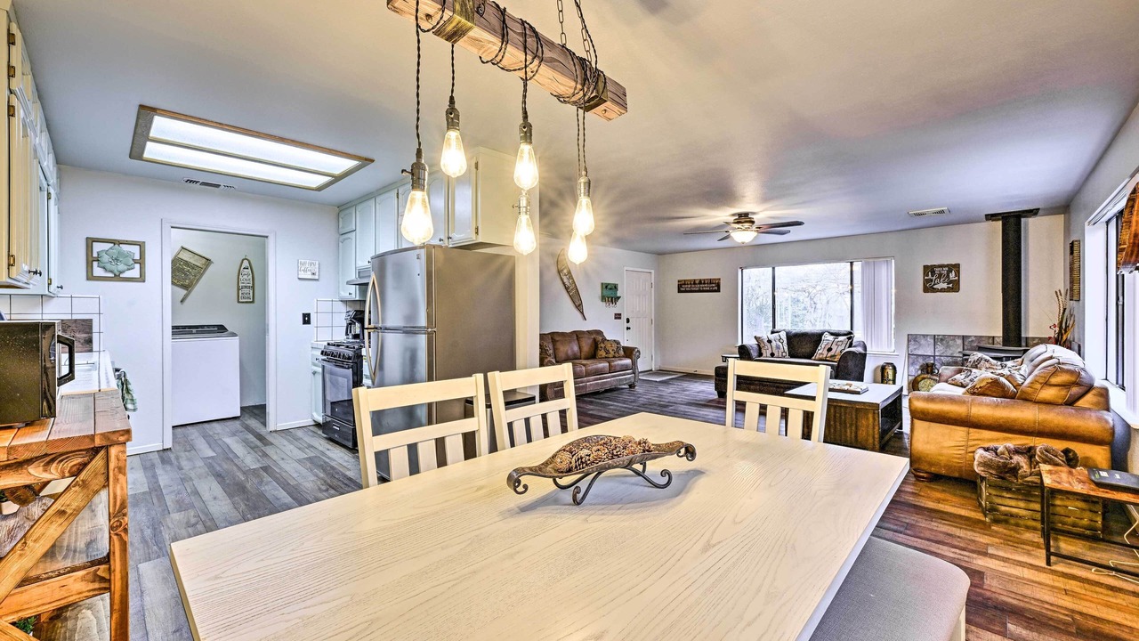 Photo of Livingroom in Cascadel Woods