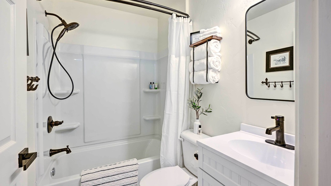 Photo of Bathroom in Woodlake