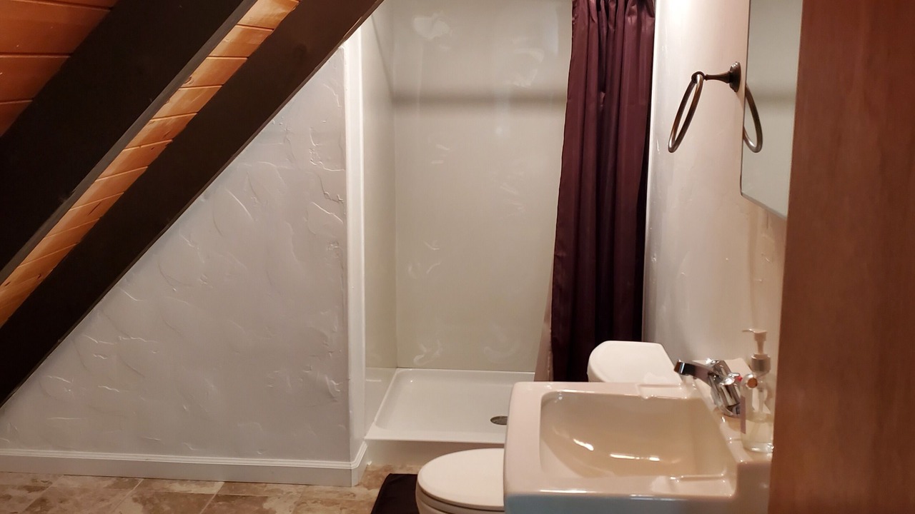 Photo of Bathroom in Groveland