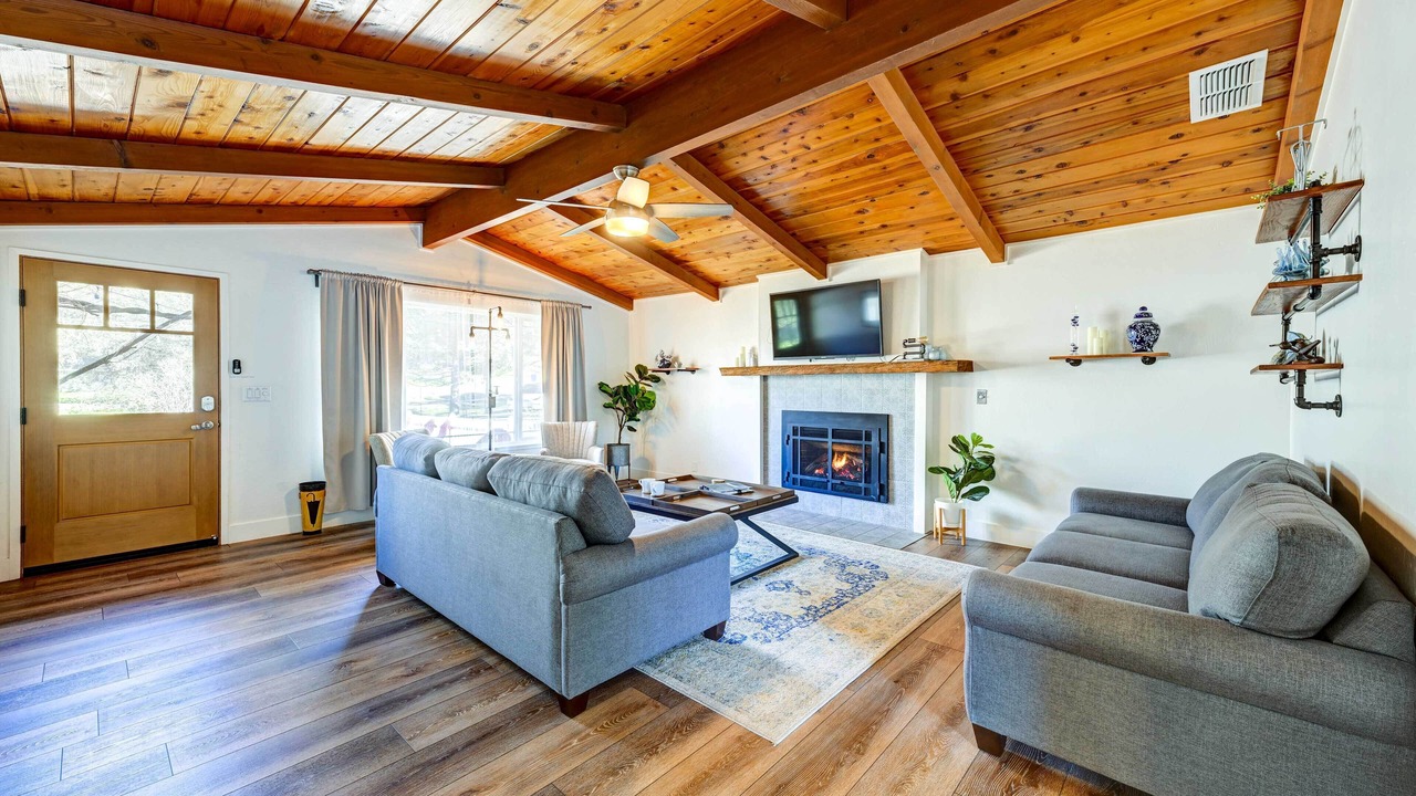 Photo of Livingroom in Oakhurst