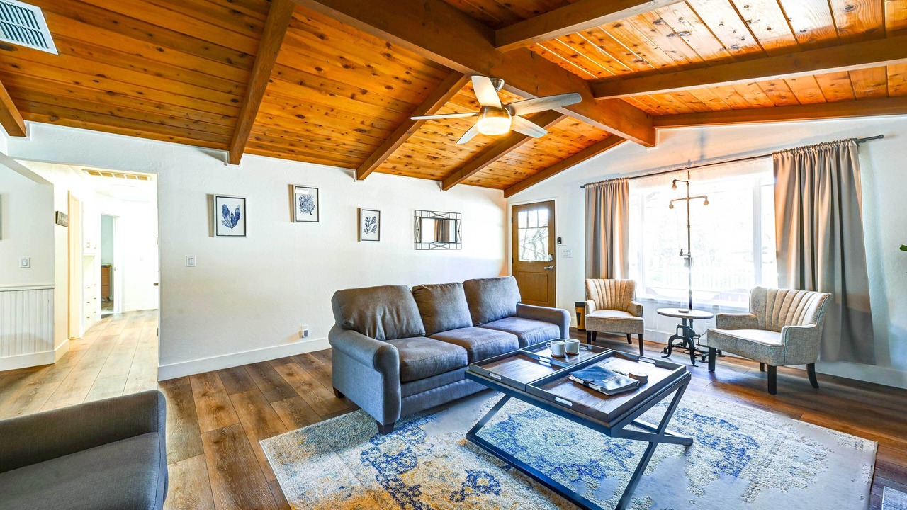 Photo of Livingroom in Oakhurst