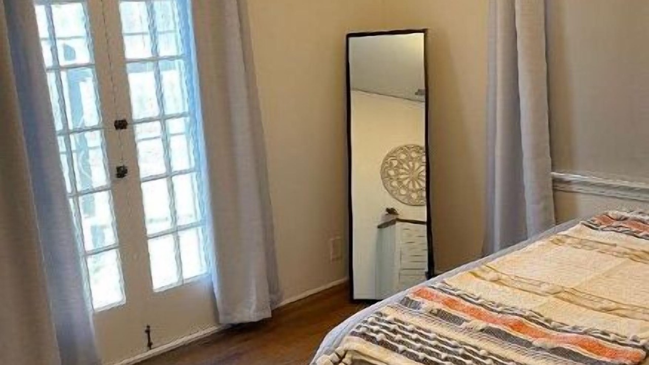 Photo of Bedroom in Raisin