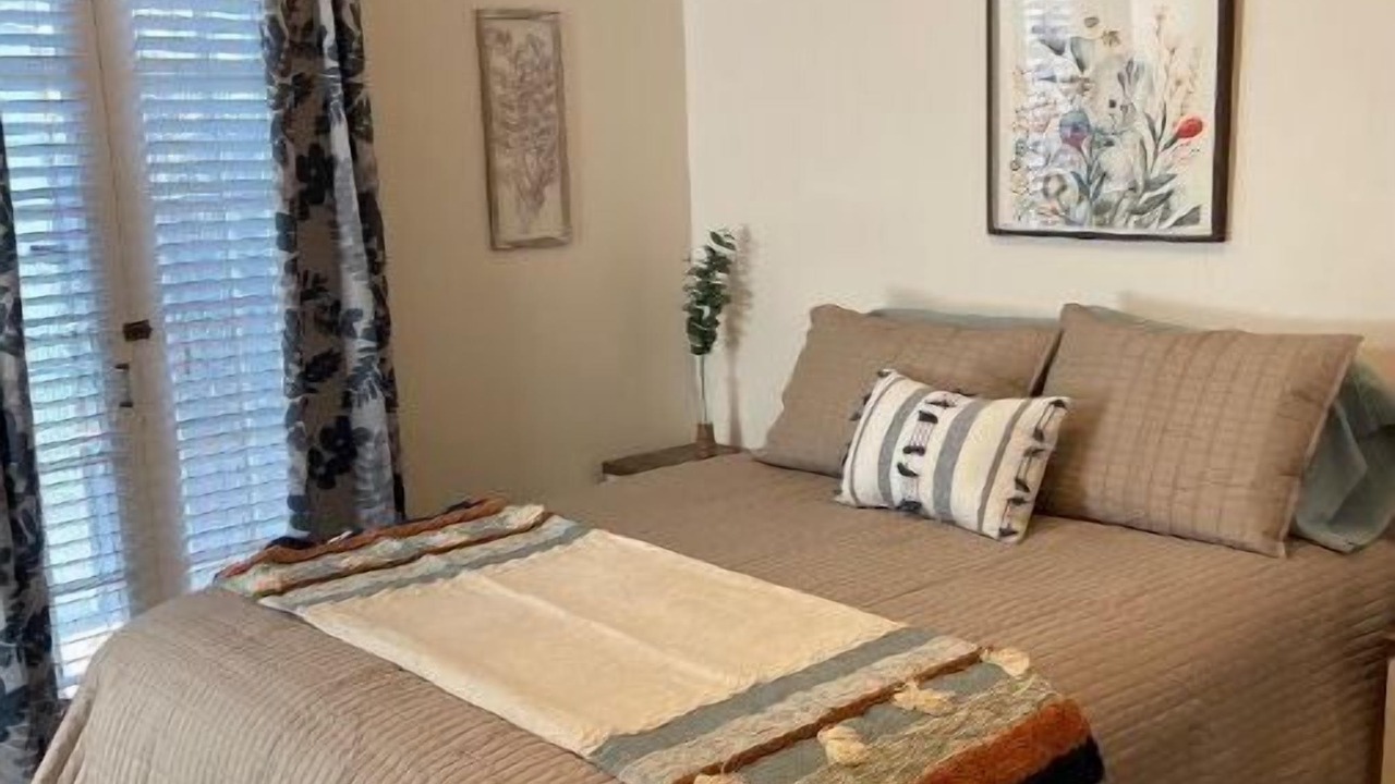 Photo of Bedroom in Raisin