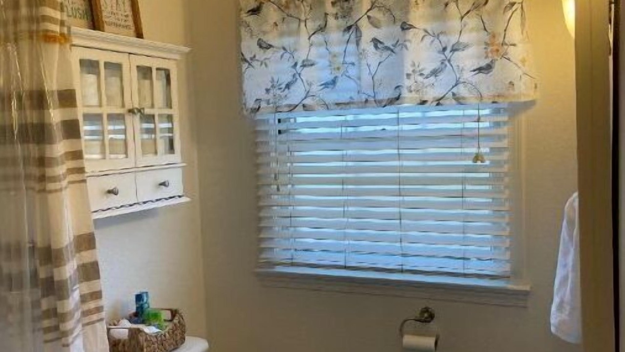 Photo of Bathroom in Raisin