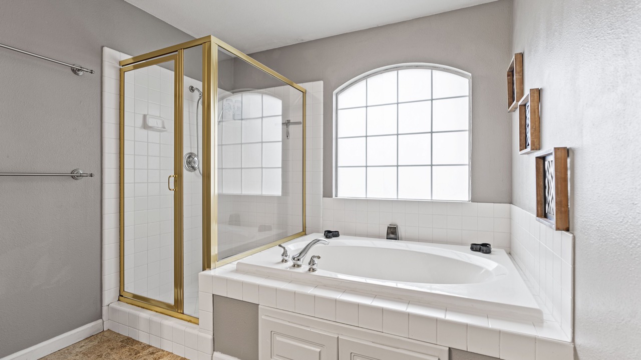 Photo of Bathroom in Raisin