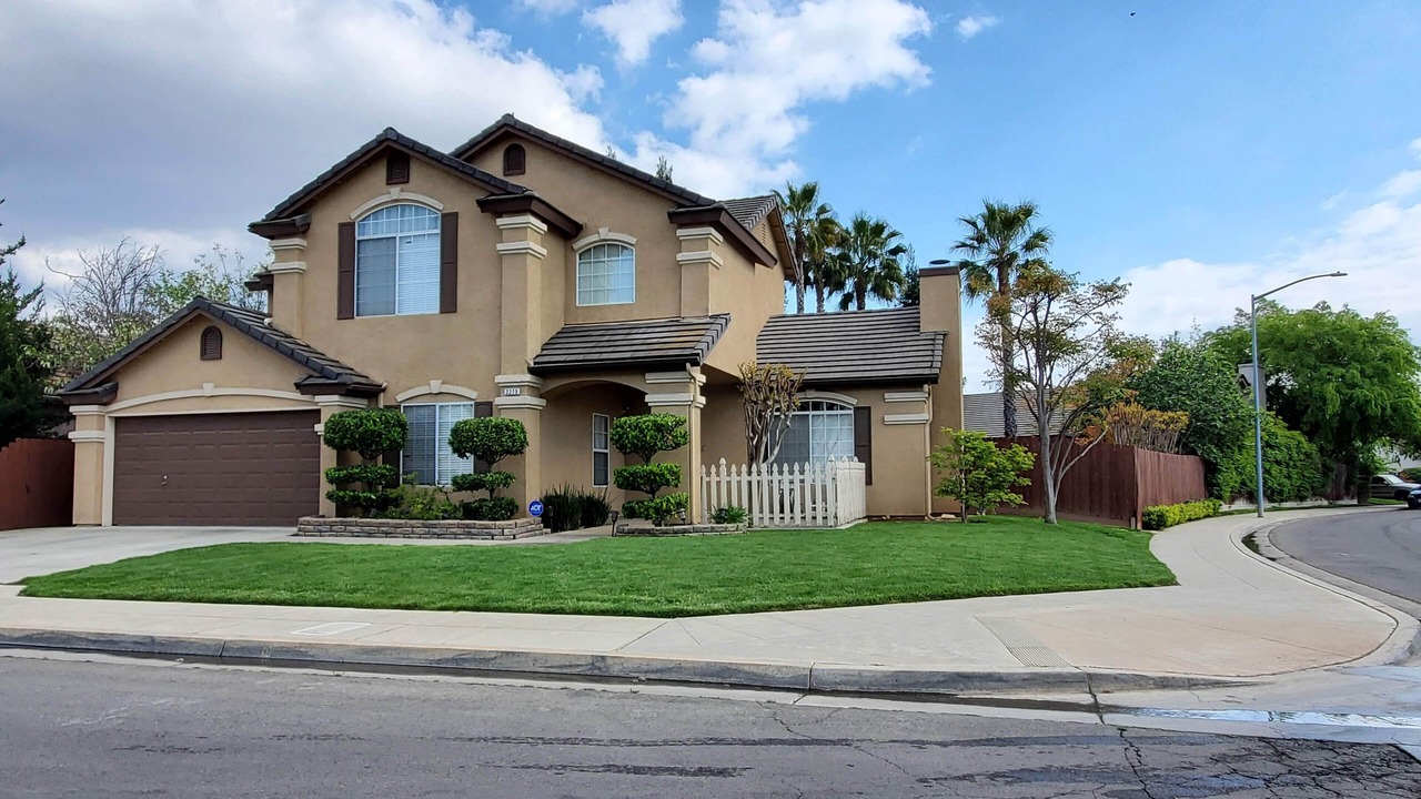 Photo of Outdoor in Raisin