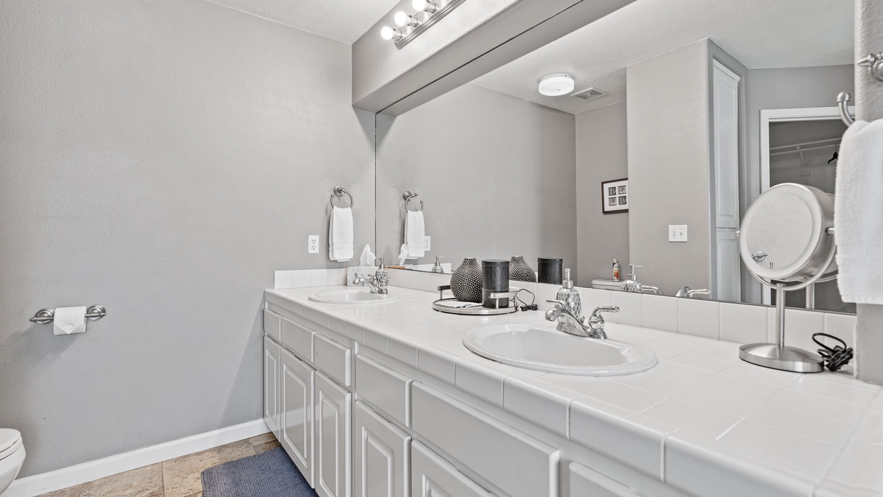 Photo of Bathroom in Raisin