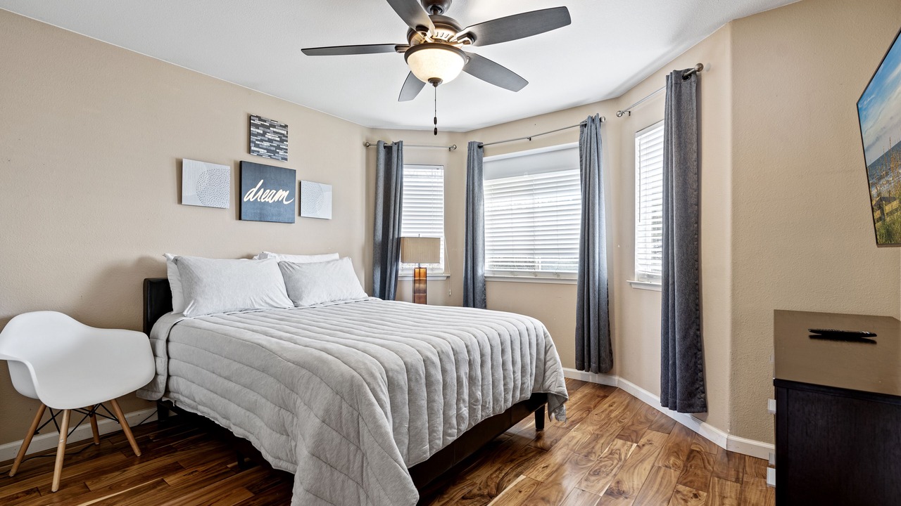 Photo of Bedroom in Raisin