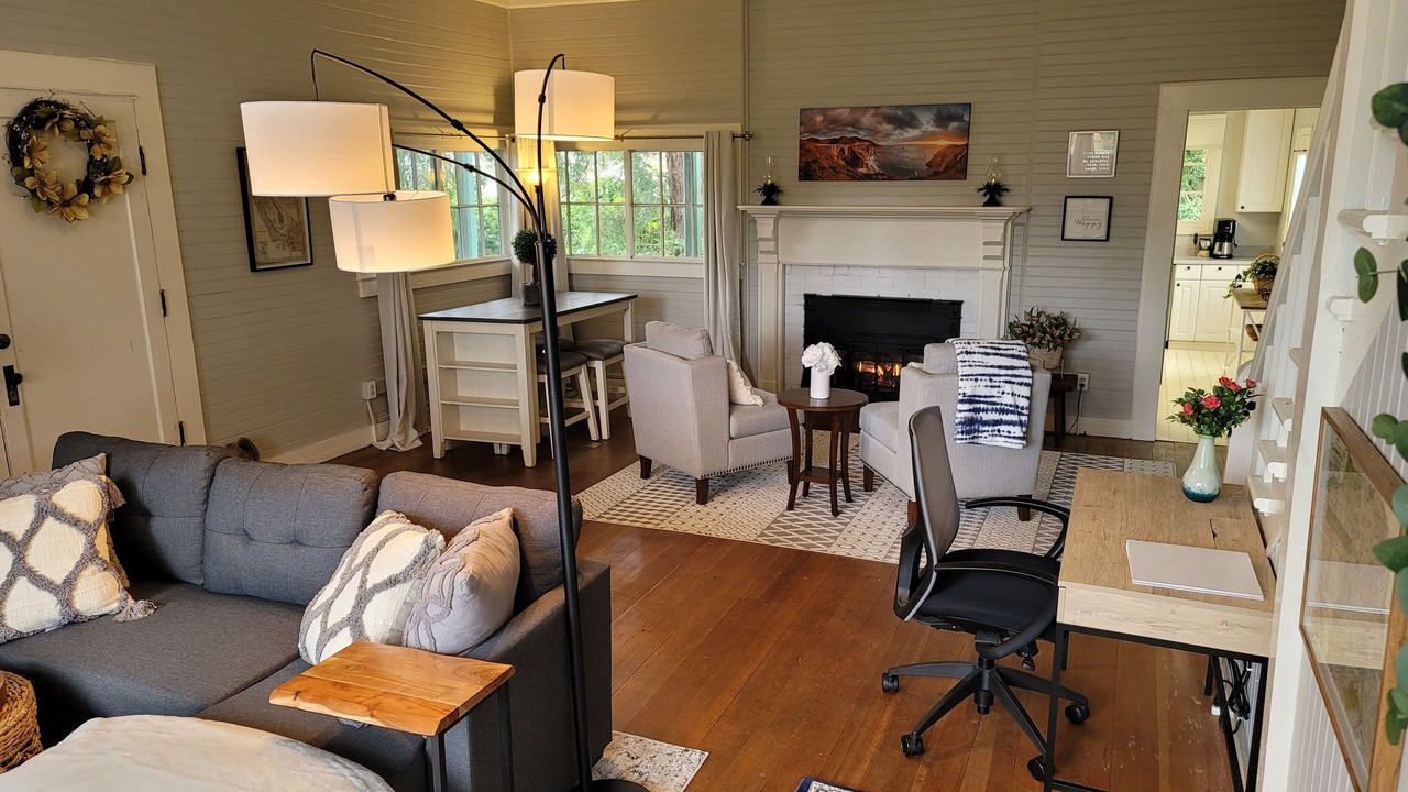 Photo of Livingroom in Munras Avenue
