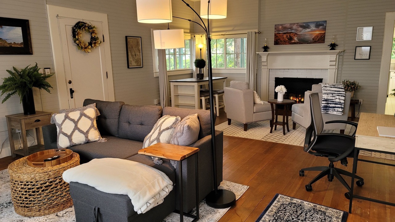 Photo of Livingroom in Munras Avenue