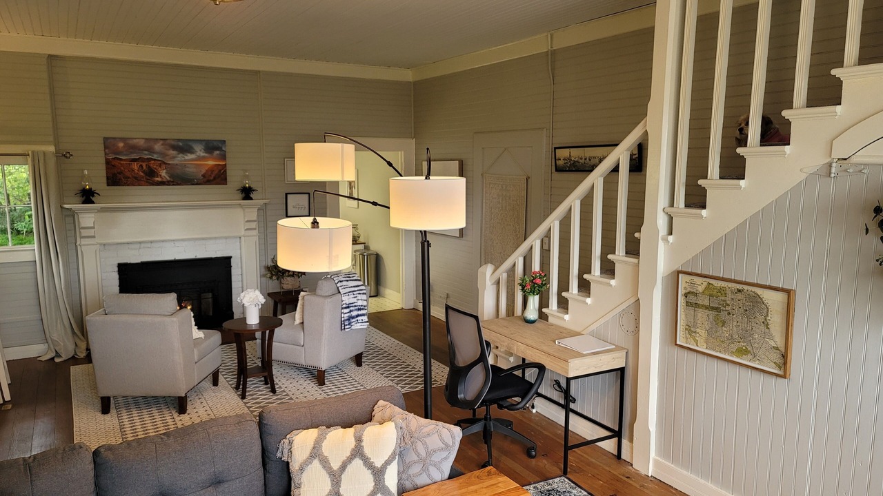 Photo of Livingroom in Munras Avenue