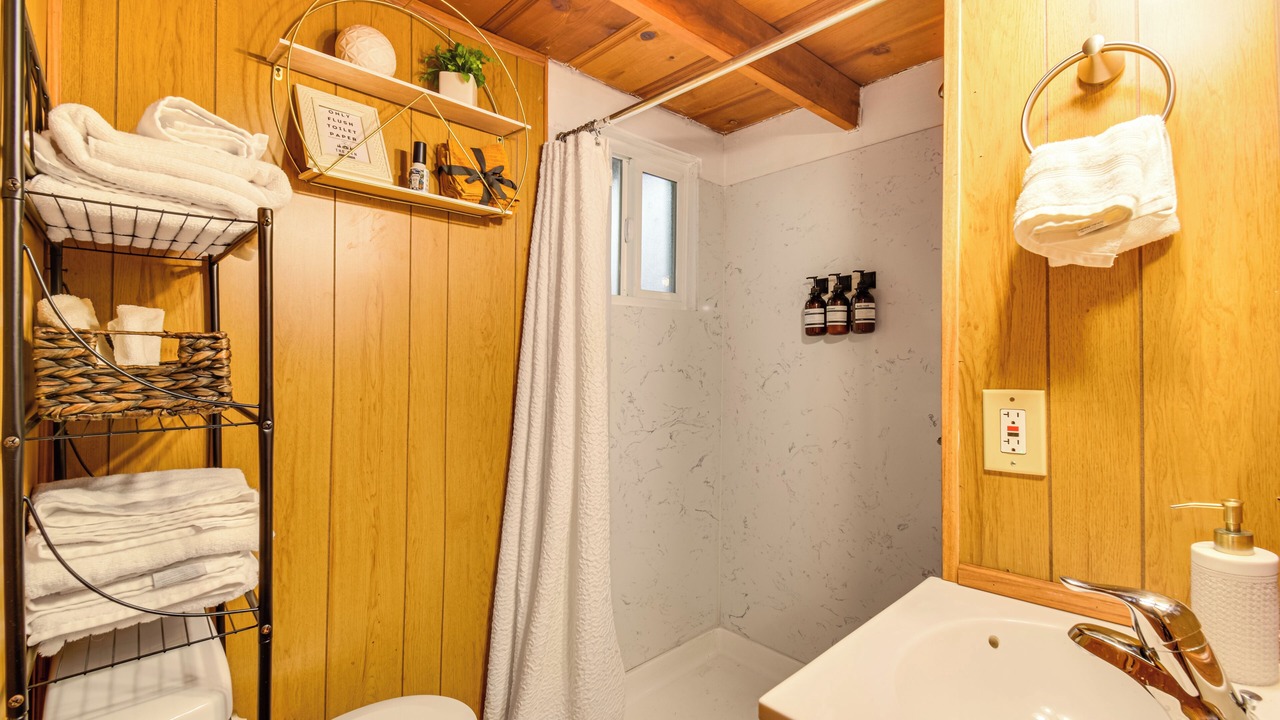 Photo of Bathroom in Long Barn