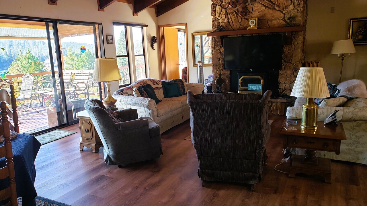 Photo of Livingroom in Groveland