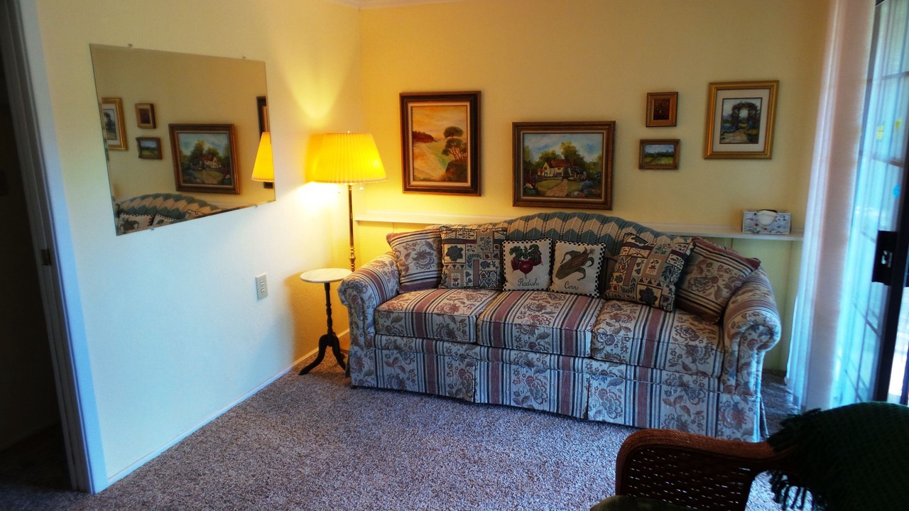 Photo of Livingroom in Groveland
