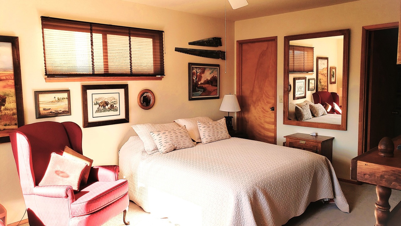 Photo of Bedroom in Groveland