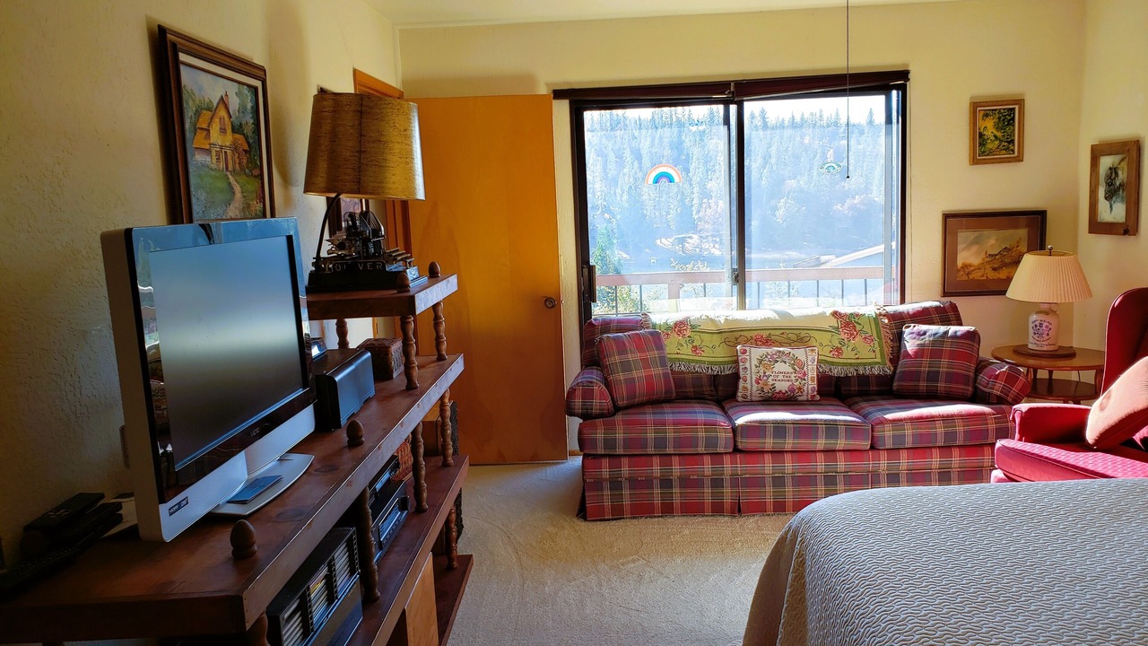 Photo of Bedroom in Groveland