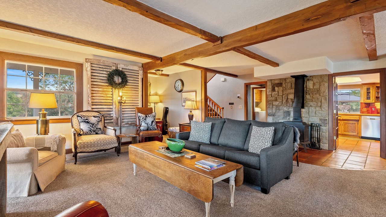 Photo of Livingroom in Templeton