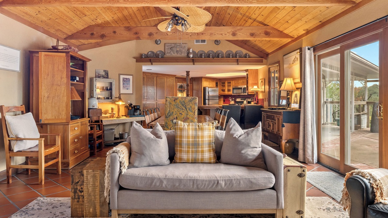 Photo of Livingroom in Templeton