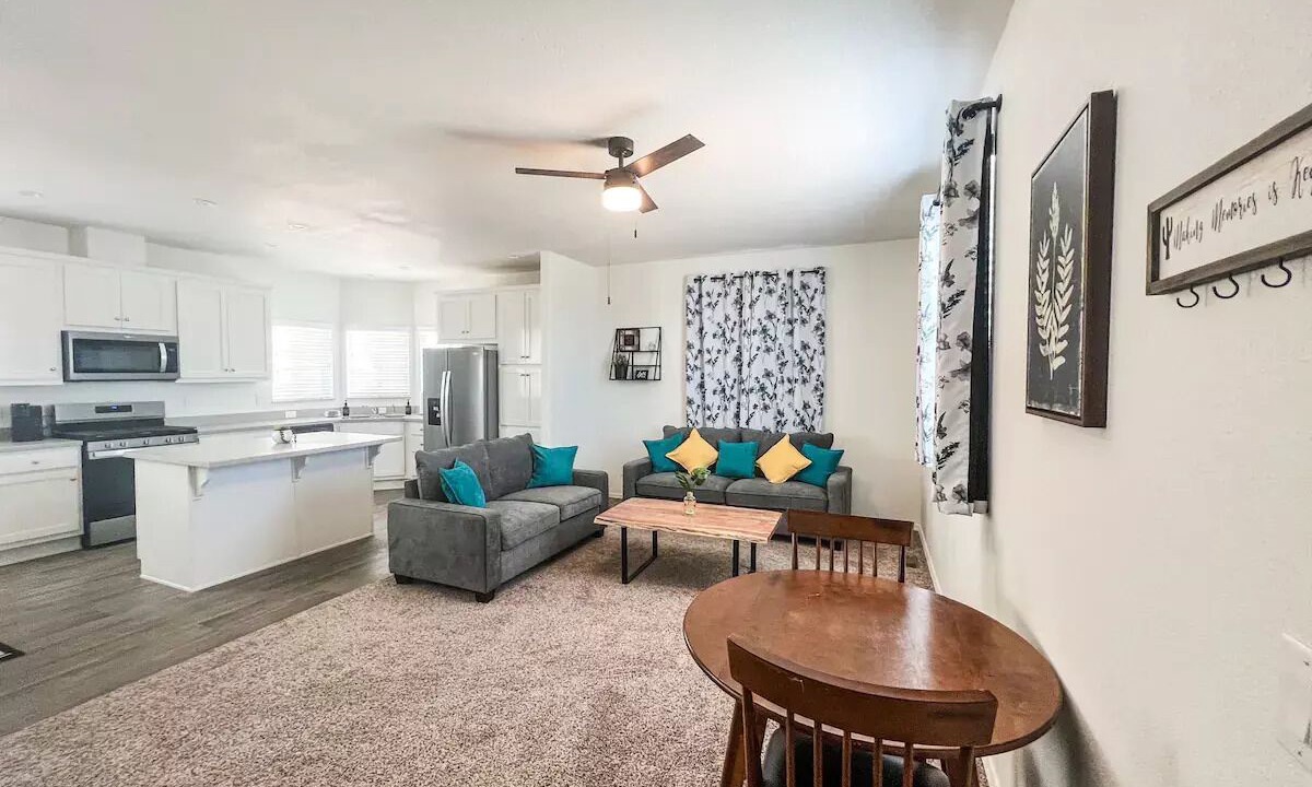 Photo of Livingroom in Sunridge Estates