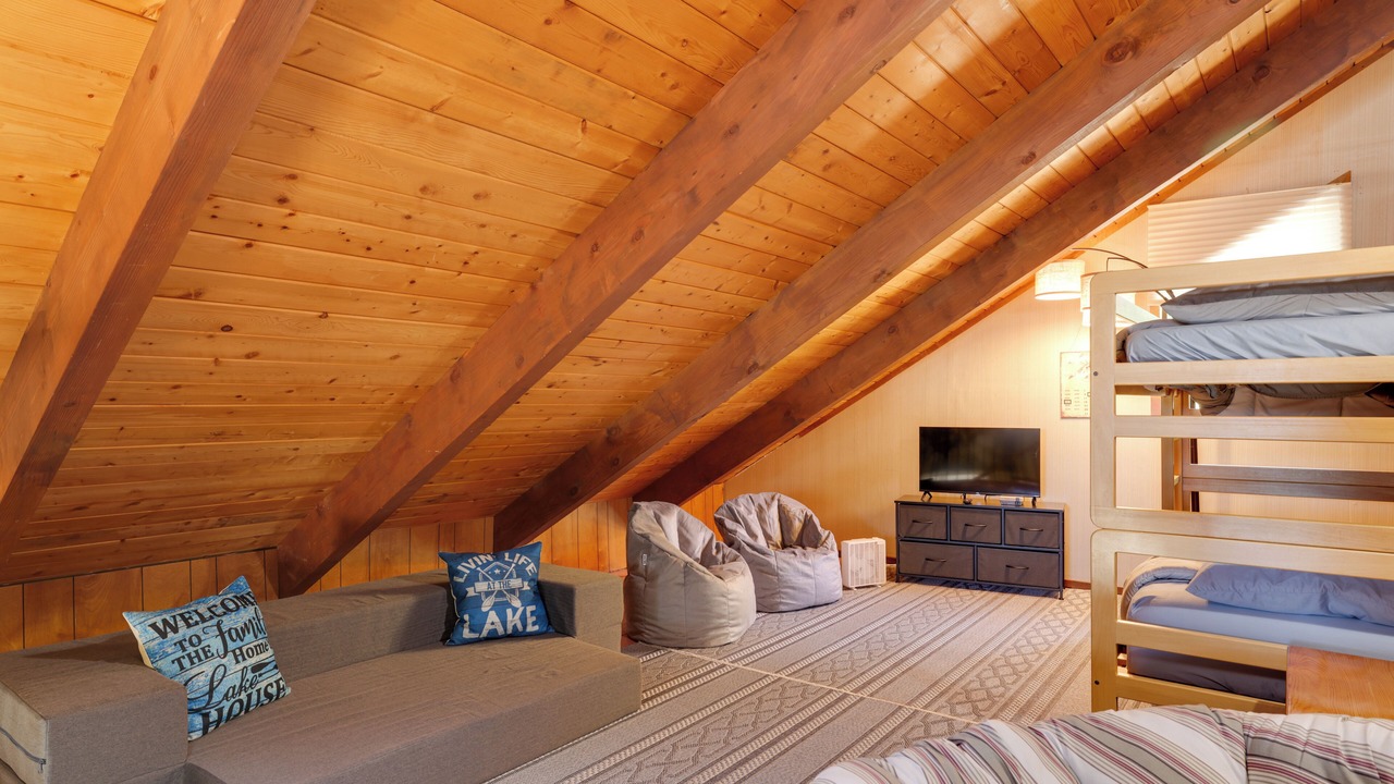 Photo of Bedroom in Groveland