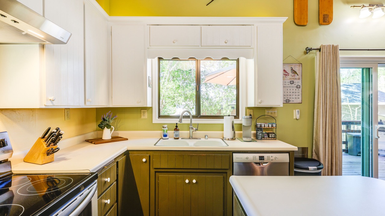Photo of Kitchen in Groveland