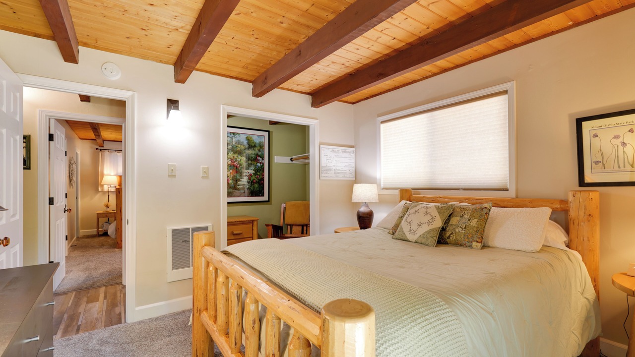 Photo of Bedroom in Groveland