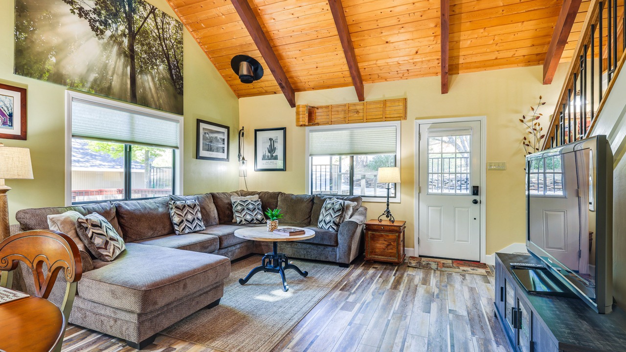 Photo of Livingroom in Groveland