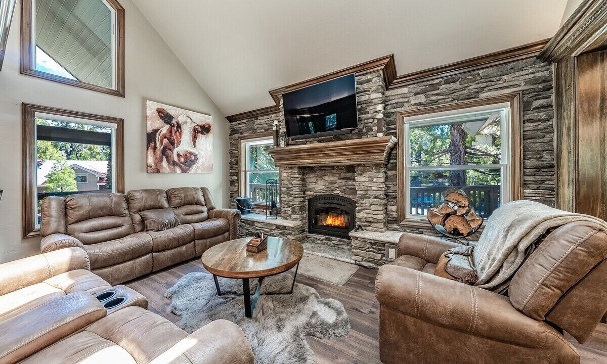Photo of Livingroom in Shaver Lake