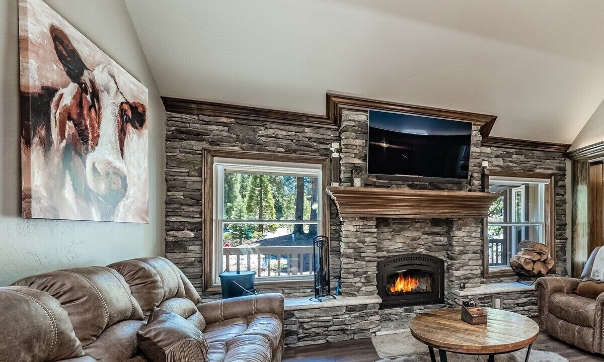 Photo of Livingroom in Shaver Lake
