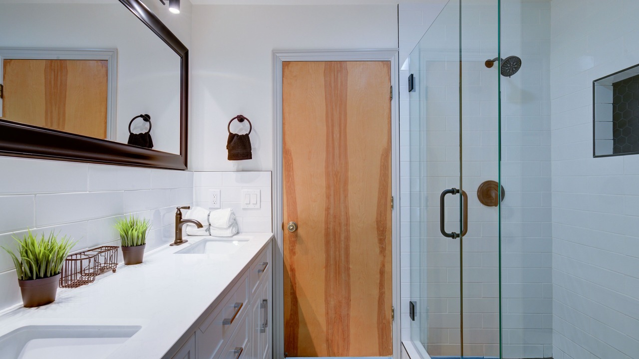 Photo of Bathroom in Raisin