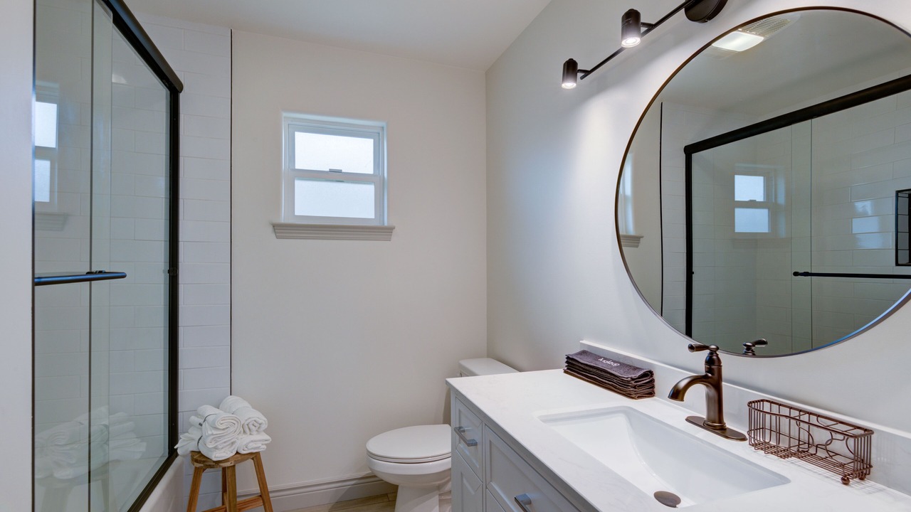 Photo of Bathroom in Raisin