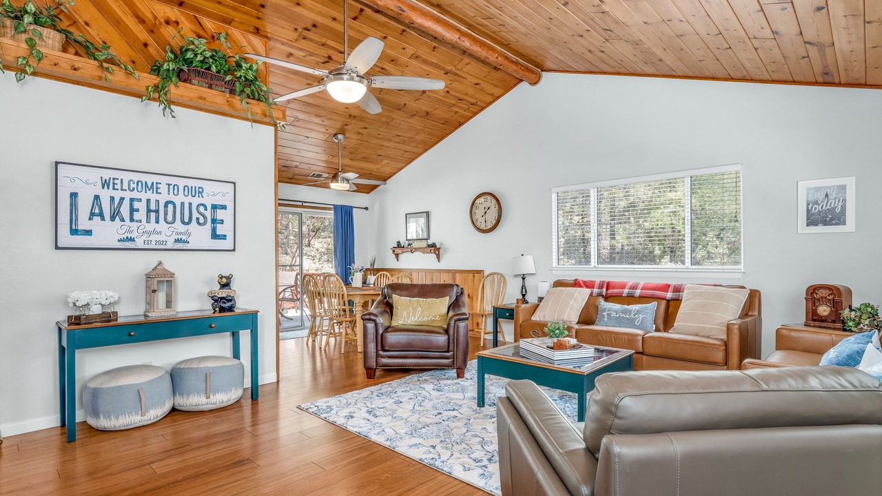 Photo of Livingroom in Bass Lake