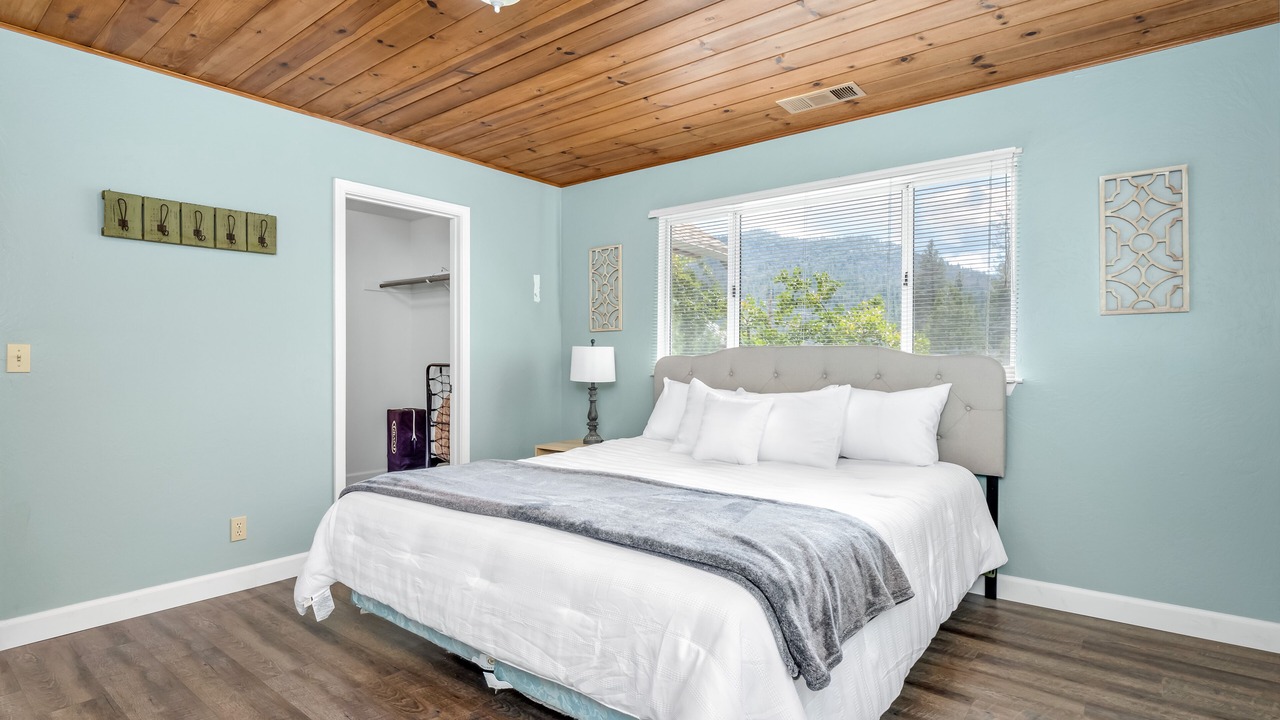 Photo of Bedroom in Bass Lake
