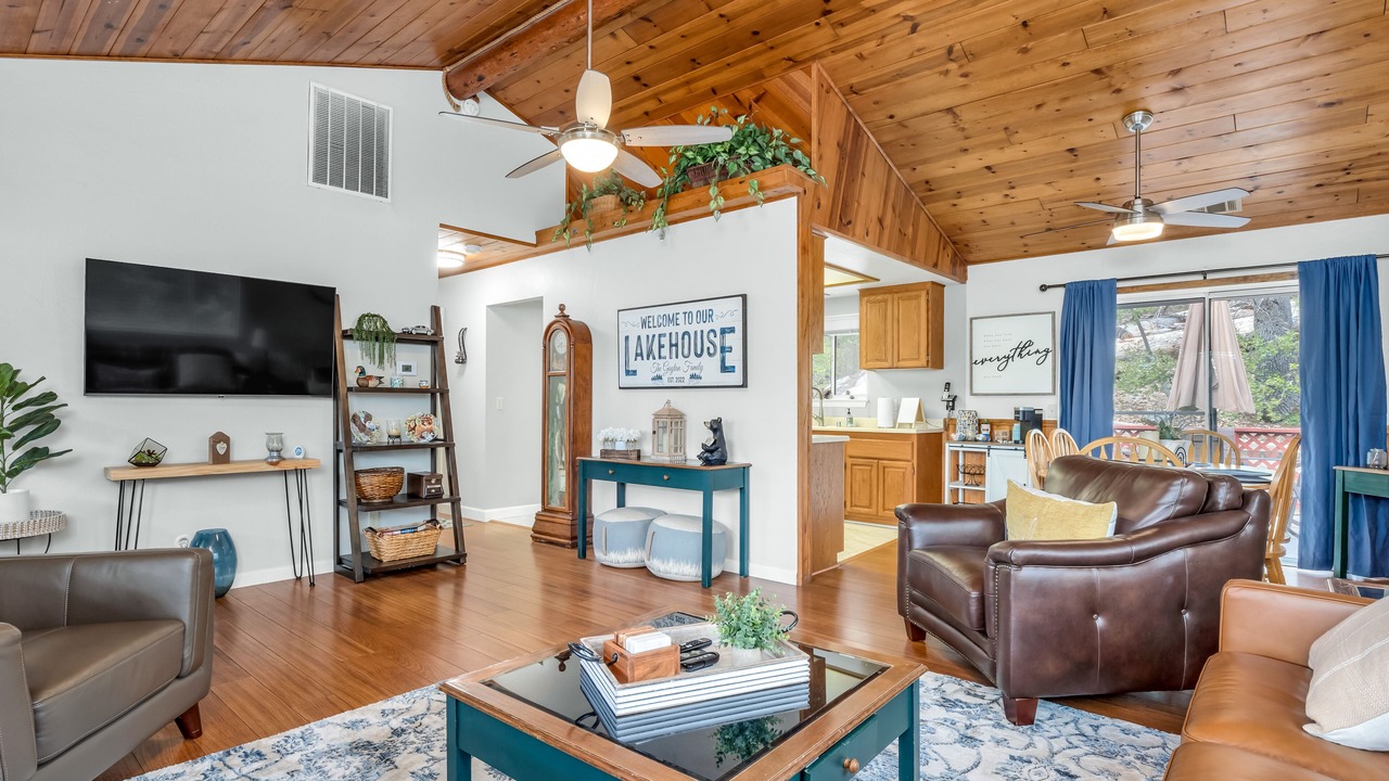 Photo of Livingroom in Bass Lake