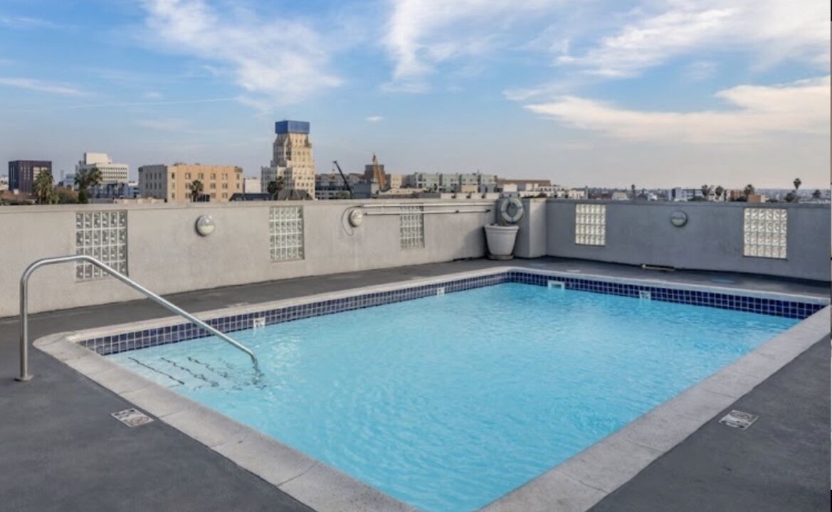 Photo of Outdoor in Miracle Mile