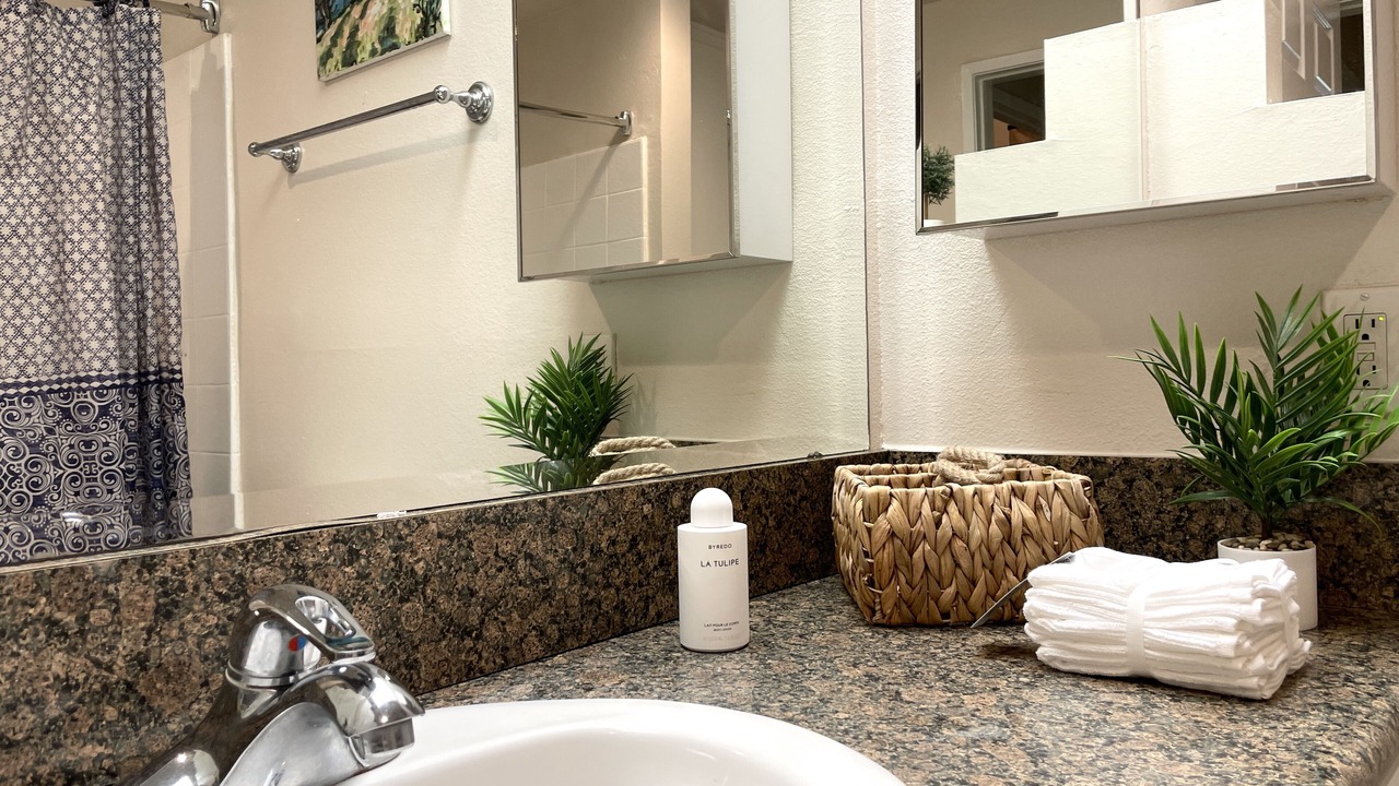 Photo of Bathroom in Miracle Mile
